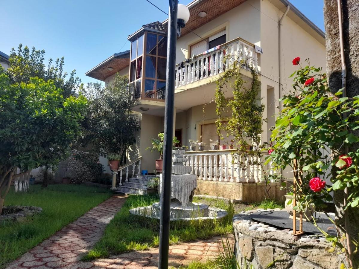 Gather Inn Guest House Shkodër Exteriör bild
